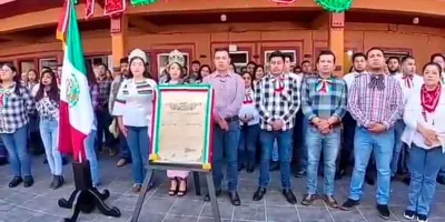Esperanza se viste de tricolor y da inicio al mes patrio