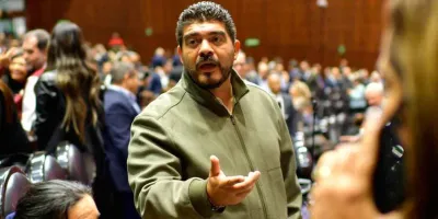 Hallan muerto dentro de su auto al diputado morenista Zenyazen Roberto Escobar García 
