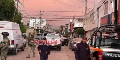Sicarios asesinan a hombre dentro de un auto en San Lucas Atoyatenco