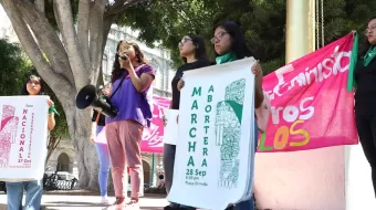 Activistas y feministas dan ultimátum a diputados para aprobar el aborto en Puebla