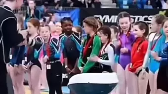Acto discriminatorio. Niña gimnasta no recibe medalla por ser negra en Irlanda