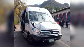 Aparatoso accidente vehicular, sufren peregrinos de Izúcar tras su regreso de Chalma