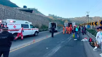 Volcadura deja catorce personas lesionadas en la México-Tuxpan