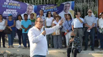 En Atlixco, Benjamín Minutti recorrió las calles para escuchar peticiones ciudadanas