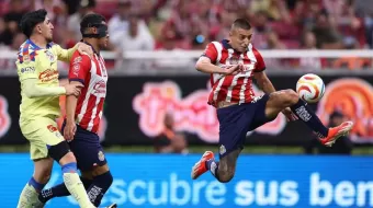 Chivas y América empatan sin goles en la ida de la semifinal