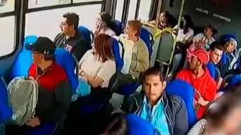 VIDEO: Chofer defendió a pasajera y golpeó a presunto acosador en el Estado de México