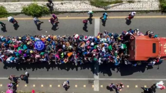 Pese a reunión entre presidentes de México y Guatemala, sale caravana migrante de Tapachula
