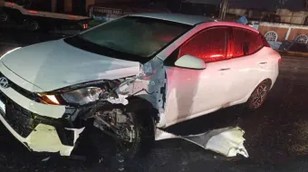 Severos daños materiales dejó accidente entre dos particulares en Xicotepec