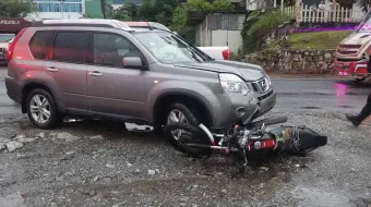 Camioneta estampa a motociclista frente en la Pachuca-Tuxpan