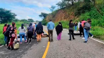 Colapsó carretera en la Mixteca e incomunica a Chila de la Sal, Chiautla y Tulcingo