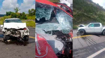 Choque frontal deja a dos conductores prensados en la autopista Siglo XXI