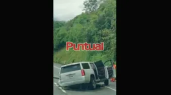 Camioneta queda destrozada tras accidente en la México-Tuxpan en Tlacuilotepec