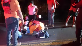 Pipa provoca carambola de motociclistas en la Pachuca-Tuxpan