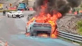 Vehículo se incendia por falla y causa cierre parcial en la México-Tuxpan