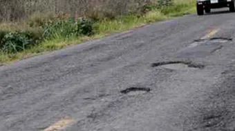 Destrucción de vías en Huauchinango causa accidentes y riesgos a transportistas 