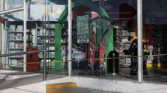Dan cristalazo al Juguetron del Boulevard 5 de Mayo