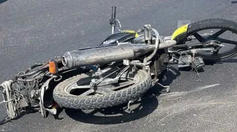 Grave motociclista al chocar contra auto en Tecamachalco