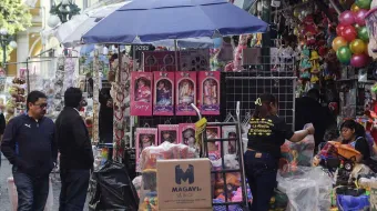 Incrementa el número de ambulantes en el Centro Histórico por fiestas navideñas