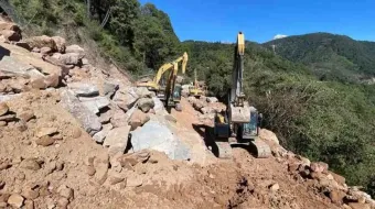 Abren camino provisional en zona bloqueada de la Puebla-Orizaba