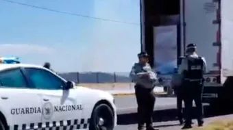 Recuperan tráiler y detienen a dos hombres tras intento de fuga en la México-Puebla