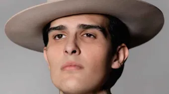 Adriel Favela regresa a las raíces con ‘Origen’, su nuevo álbum de regional mexicano