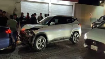 Agente de tránsito provocó triple choque
