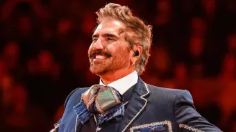 Alejandro Fernández presenta su gira 'De Rey a Rey Tour 2025' y promociona su tema 'A mi Manera'