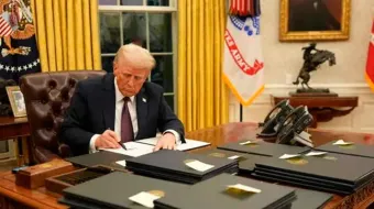 Y Trump, cumplió