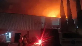 Fuego consumió empresa de reciclado en Chachapa