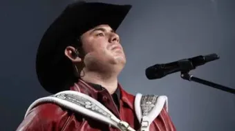 Alfredo Olivas presenta su esperado álbum 'V1V0'