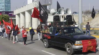 Dejen operar a los taxis pirata, pidió la 28 de Octubre durante marcha