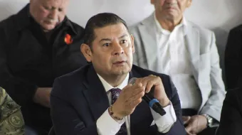 Gobierno estatal da de baja a tres funcionarios por actos inadecuados