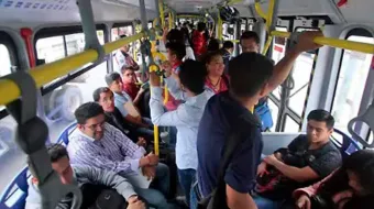 Diputado propone canales de denuncia contra acoso en transporte público de Puebla