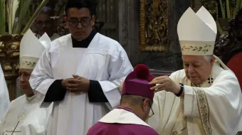 Catedral de Puebla celebra la Misa Crismal con bendición de Santos Óleos y renovación sacerdotal