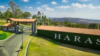 Haras dona terrenos para beneficio de policías de Puebla