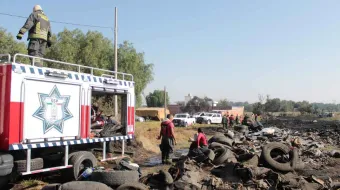 Incendio en tiradero clandestino genera contaminación en Puebla