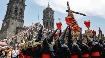 Monumental e histórica Procesión de Viernes Santo en Puebla