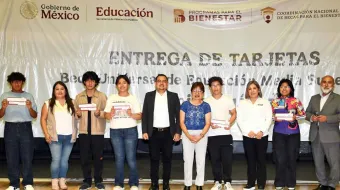 Entrega Rectora Lilia Cedillo tarjetas de la Beca Universal de Educación Media Superior “Benito Juárez”