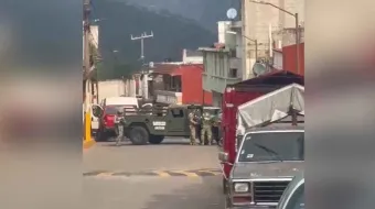Por presunto secuestro, extorsión y armamento catearon casa de edil de Cuautempan