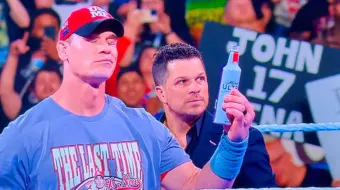 VIDEO. John Cena retiene el Campeonato Indiscutido en Backlash tras polémico final ante Randy Orton