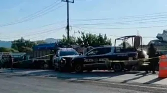Policías son sometidos por grupo armado y roban caja seca en Xicotepec