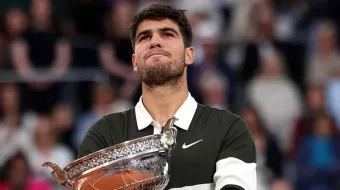 Carlos Alcaraz vence a Jannik Sinner en la final más larga de Roland Garros