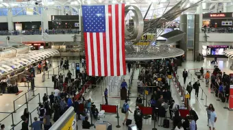 EU veta entrada a ciudadanos de 12 países tras ataque en Boulder