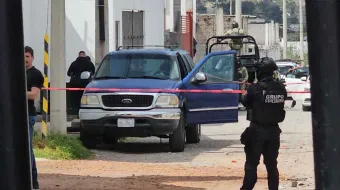 Ejecutan a hombre dentro de su camioneta en Amozoc