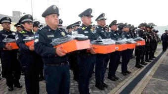 Entrega SSC uniformes a elementos operativos de la Policía de la Ciudad