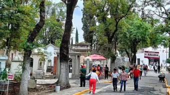 Garantiza Gobierno de la Ciudad seguridad de visitantes al Panteón Municipal por Día del Padre