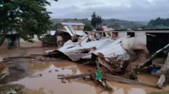 Hay 135 damnificados y 180 casas con daños por tromba