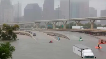 Inundaciones en Texas dejan al menos cinco muertos 