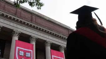 Jueza bloquea orden de Trump que prohibía ingreso a estudiantes internacionales