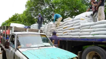 Productores de la Mixteca recibieroninsumos para el campo